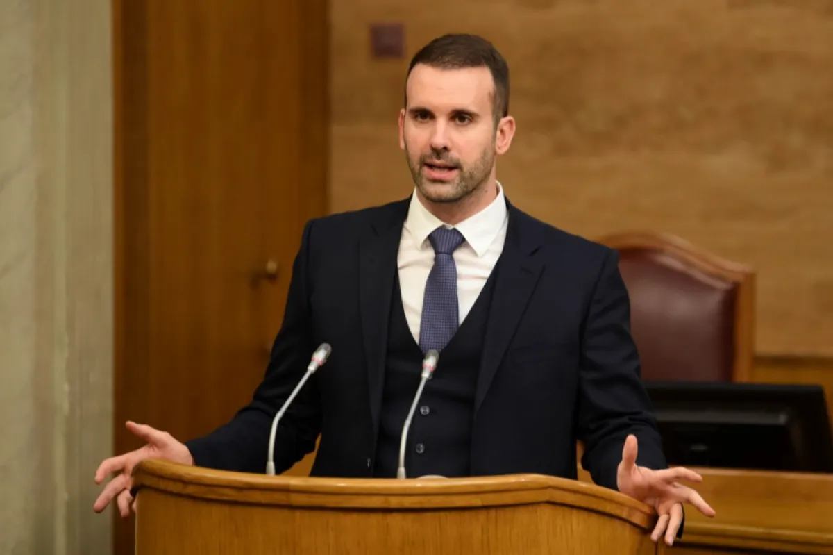 Premierul pro-european din Muntenegru obţine învestirea Parlamentului după ce a făcut coaliţie cu o formaţiune pro-rusă