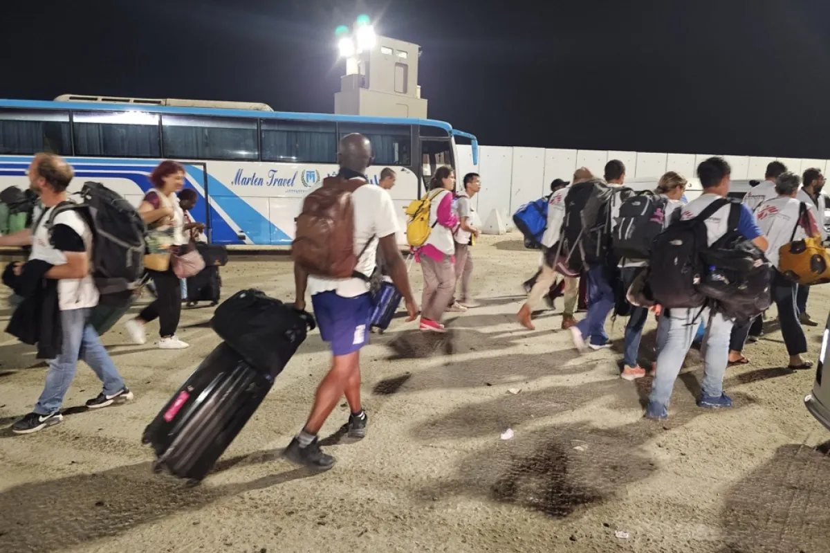 O sută de străini au putut pleca din Gaza în Egipt