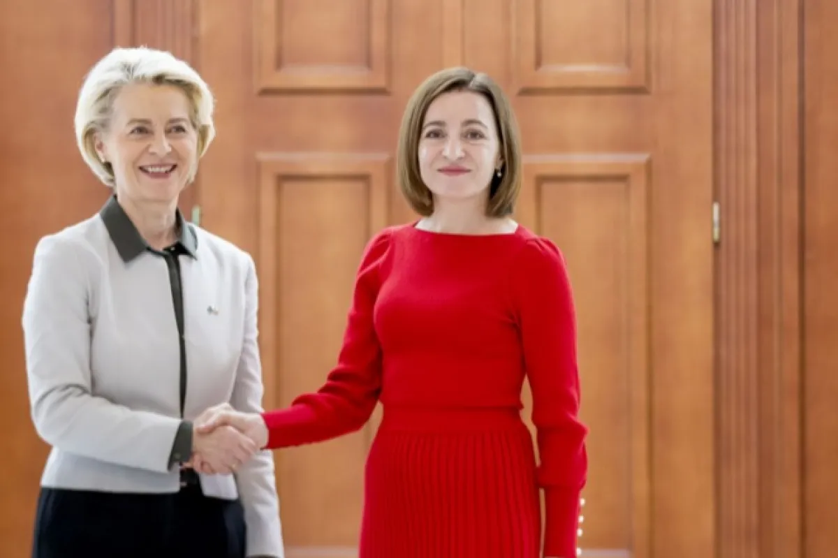 Comisia Europeană a recomandat începerea negocierilor de aderare la Uniune cu Ucraina şi cu Republica Moldova