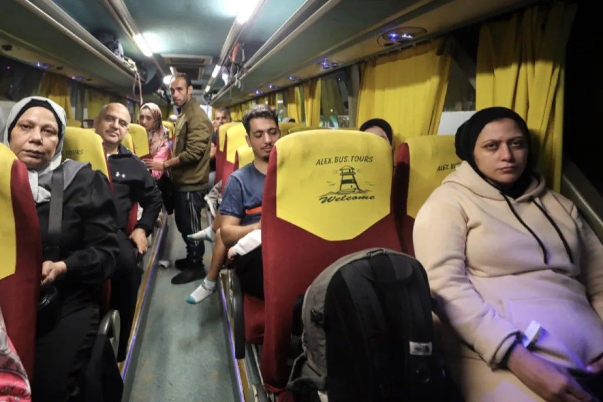 Un grup de 86 de cetăţeni români şi familiile acestora a fost evacuat din Fâşia Gaza în Egipt