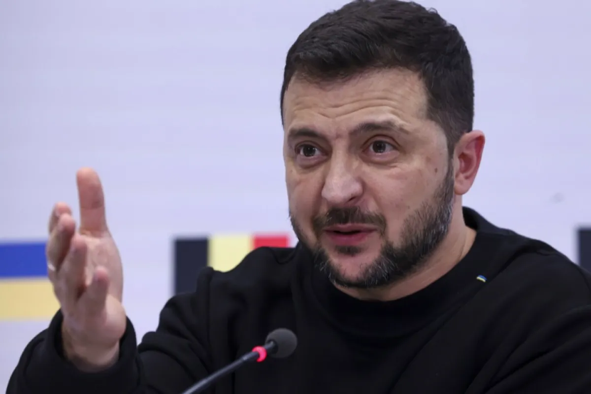 Volodimir Zelenski îi mulțumește președintelui României pentru deschiderea centrului de pregătire a piloților F16