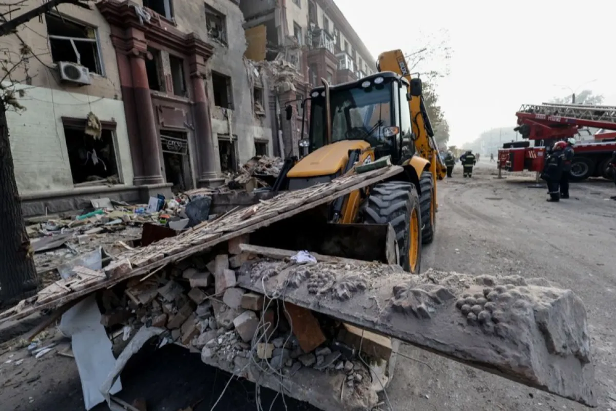 Ruşii au lovit cu rachete un bloc de apartamente din orașul Selidove, din estul Ucrainei