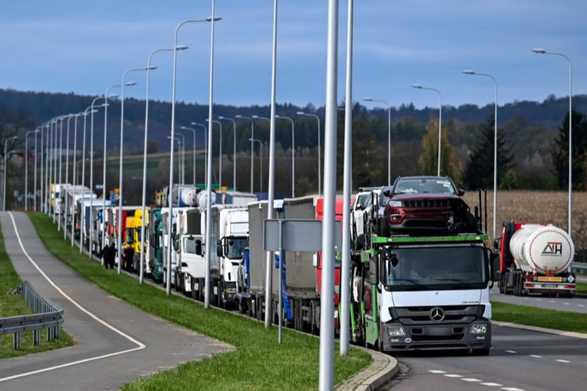 Protest ucrainean ca răspuns la blocajele impuse de polonezi la granița comună