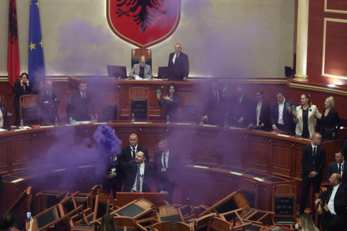 Haos în Parlamentul Albaniei la votul pentru bugetul pe anul viitor