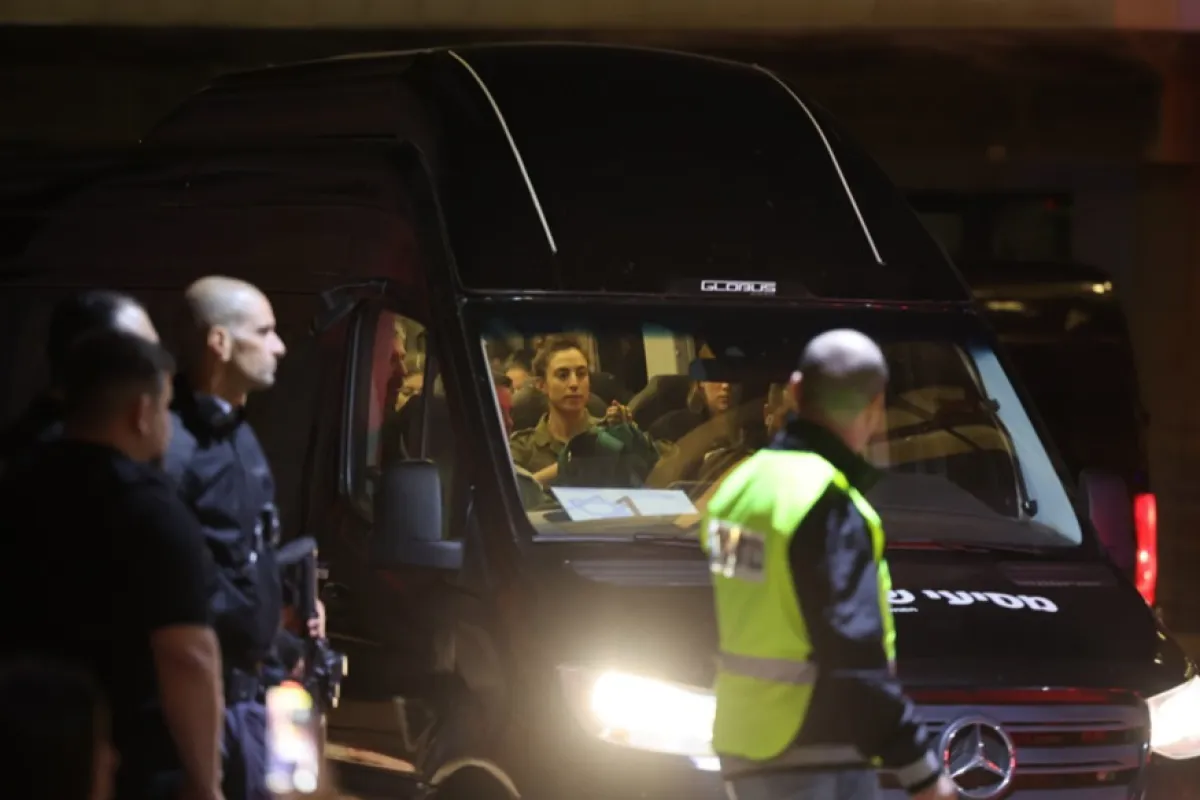 Schimbul de ostatici israelieni cu deţinuţi palestinieni continuă în a treia zi a armistiţiului umanitar între Israel şi Hamas