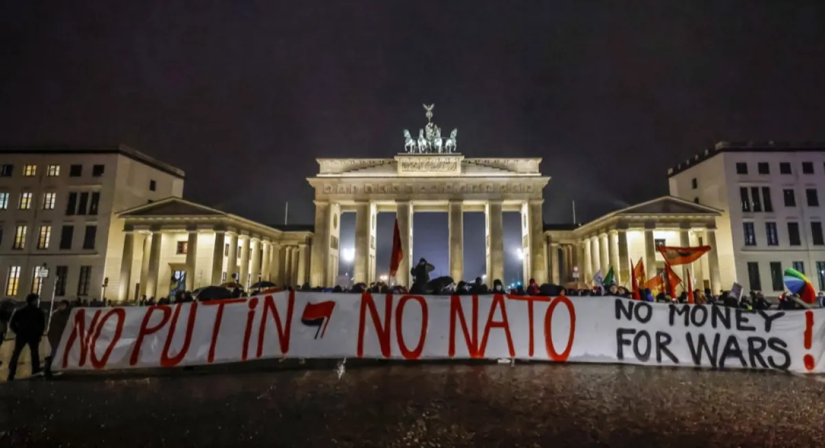 Ucraina, împinsă spre Rusia de presiunile aliaților și problemele interne