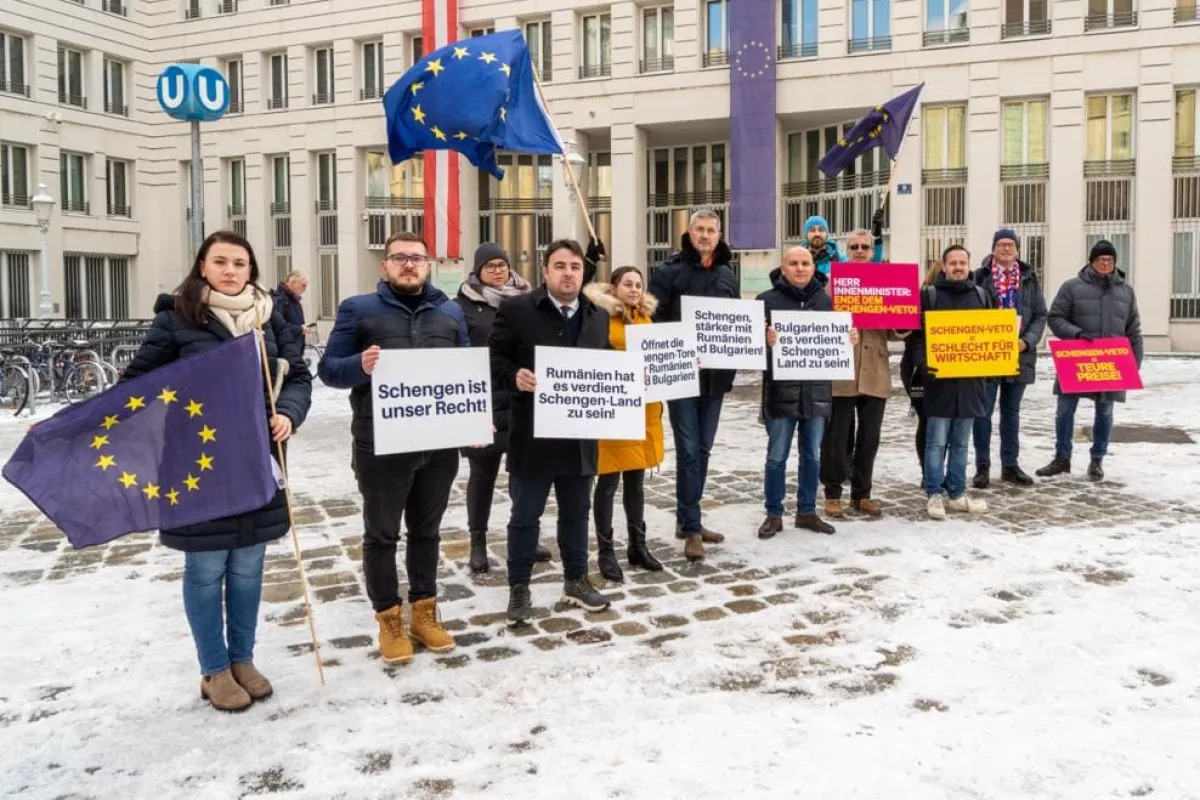 Protest al unui europarlamentar român în fața Ministerului austriac de Interne