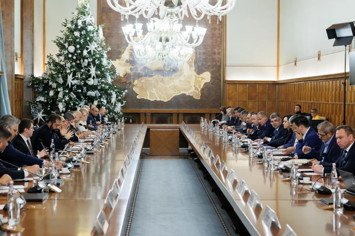 Guvernul propune o majorare a salariului minim la 3.700 lei, de la 1 iulie 2024