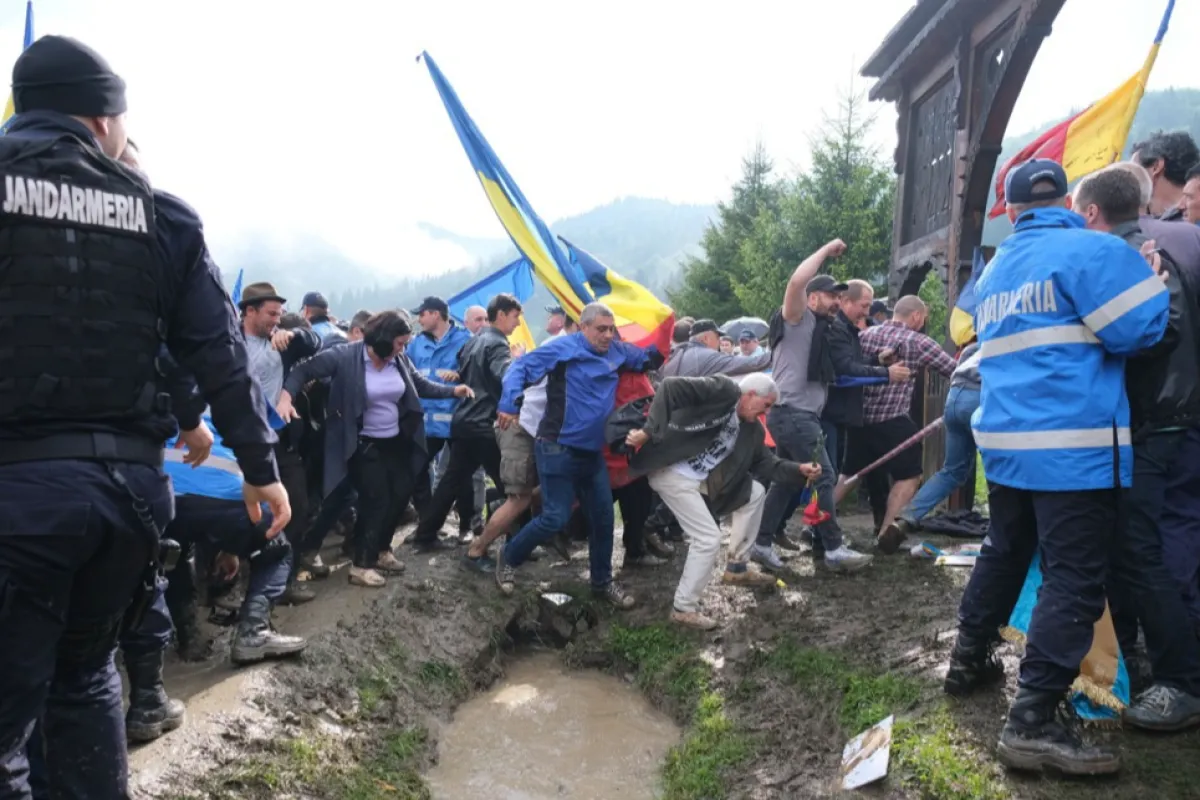 DEZINFORMARE: Patrioții, amendați pentru că cer respectarea Constituției