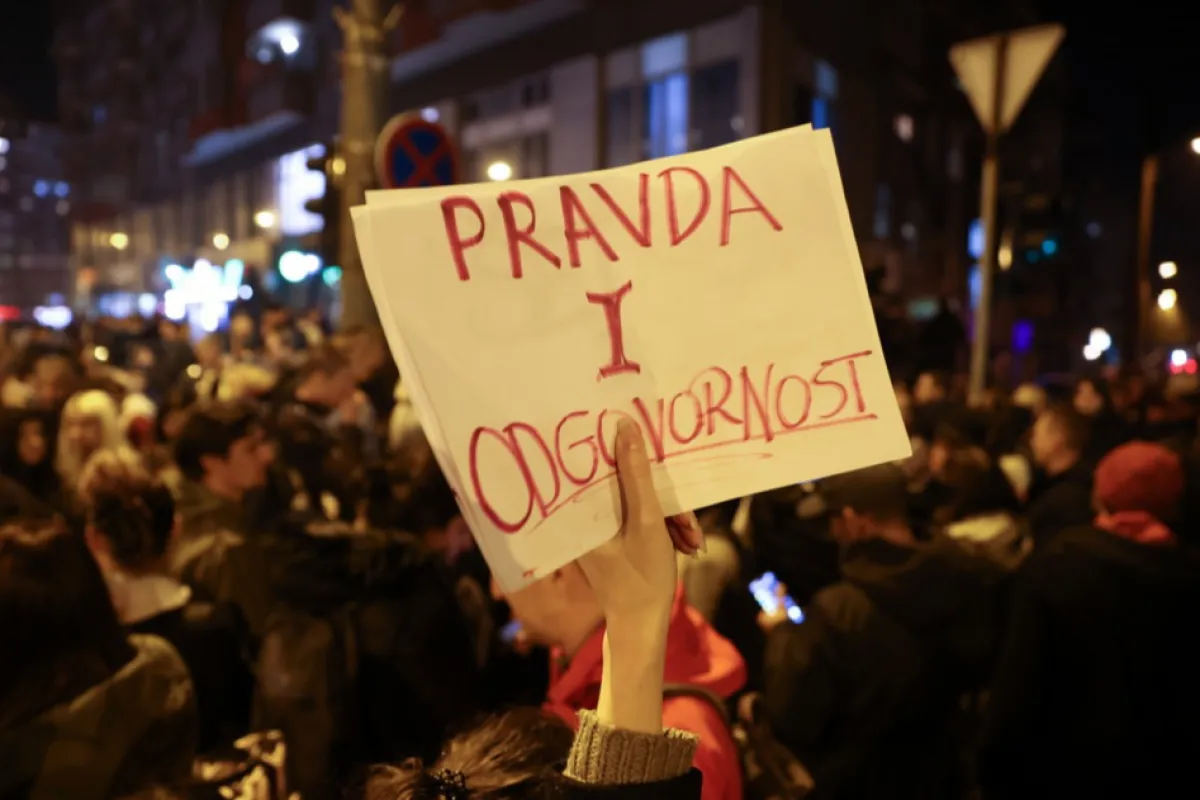 Proteste continue la Belgrad după alegerile anticipate