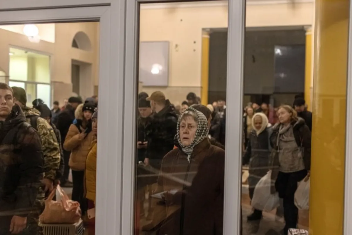 Ruşii au bombardat o gară din Herson, din sudul Ucrainei, unde civilii se pregăteau pentru evacuare