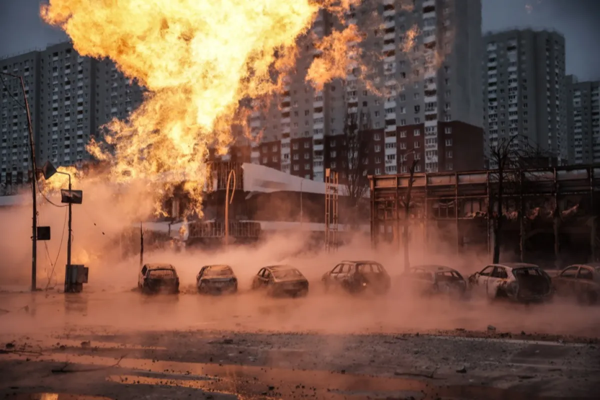 Morți și numeroși răniți în bombardamentele rusești asupra Kievului și Harkovului