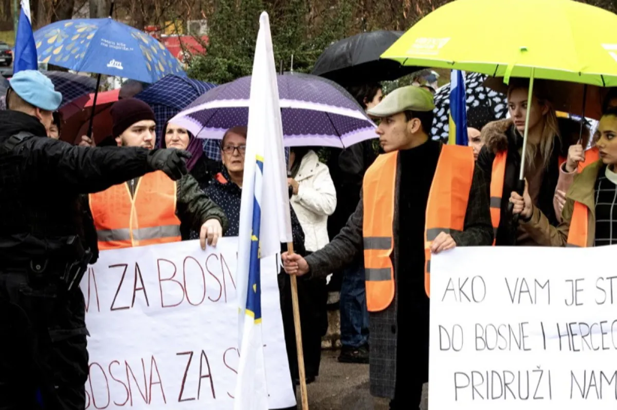 Avioane americane de luptă zboară deasupra Bosniei ca avertisment pentru separatiştii sârbi