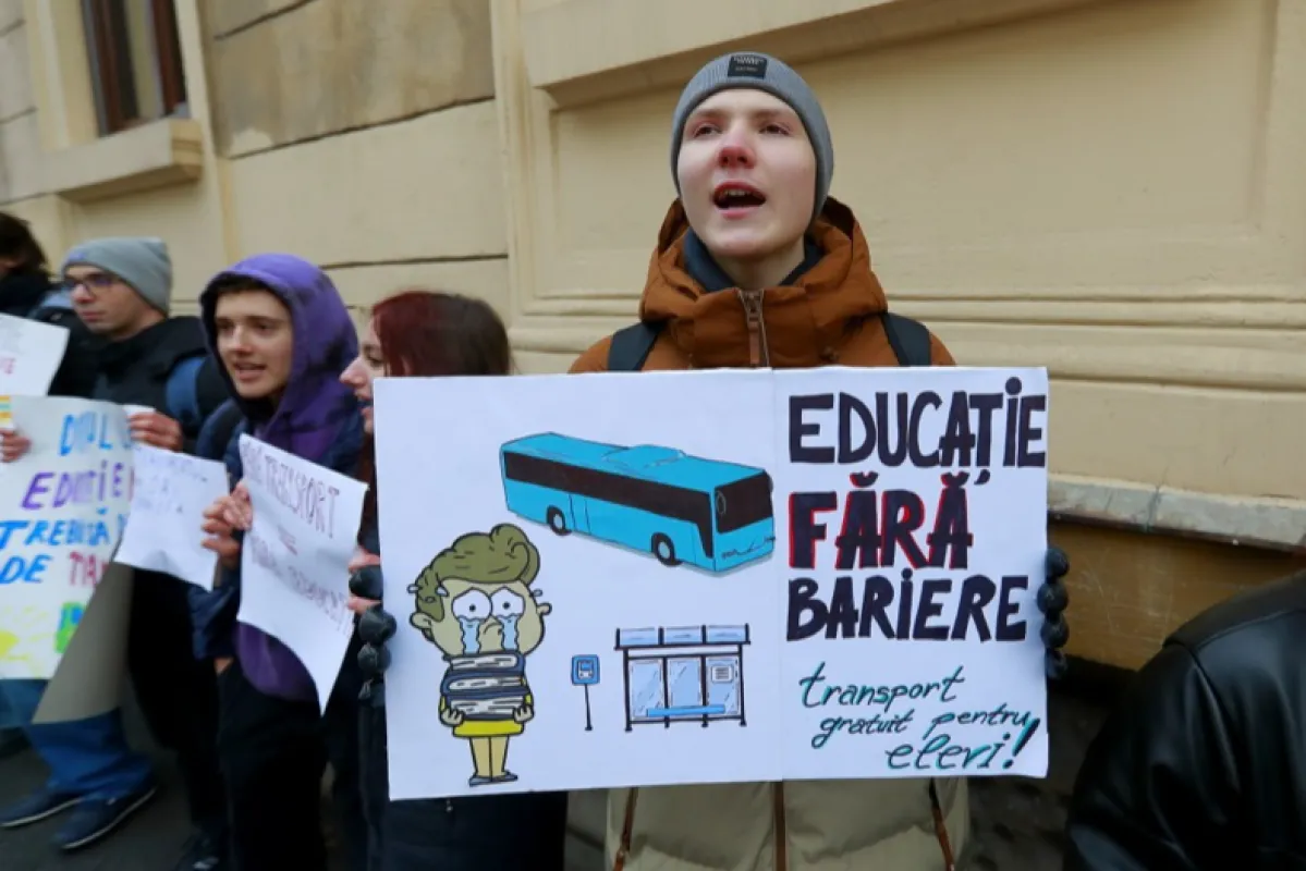 Asociaţia Elevilor din Constanţa a sesizat Comisia Europeană în legătură cu transportul elevilor navetiști