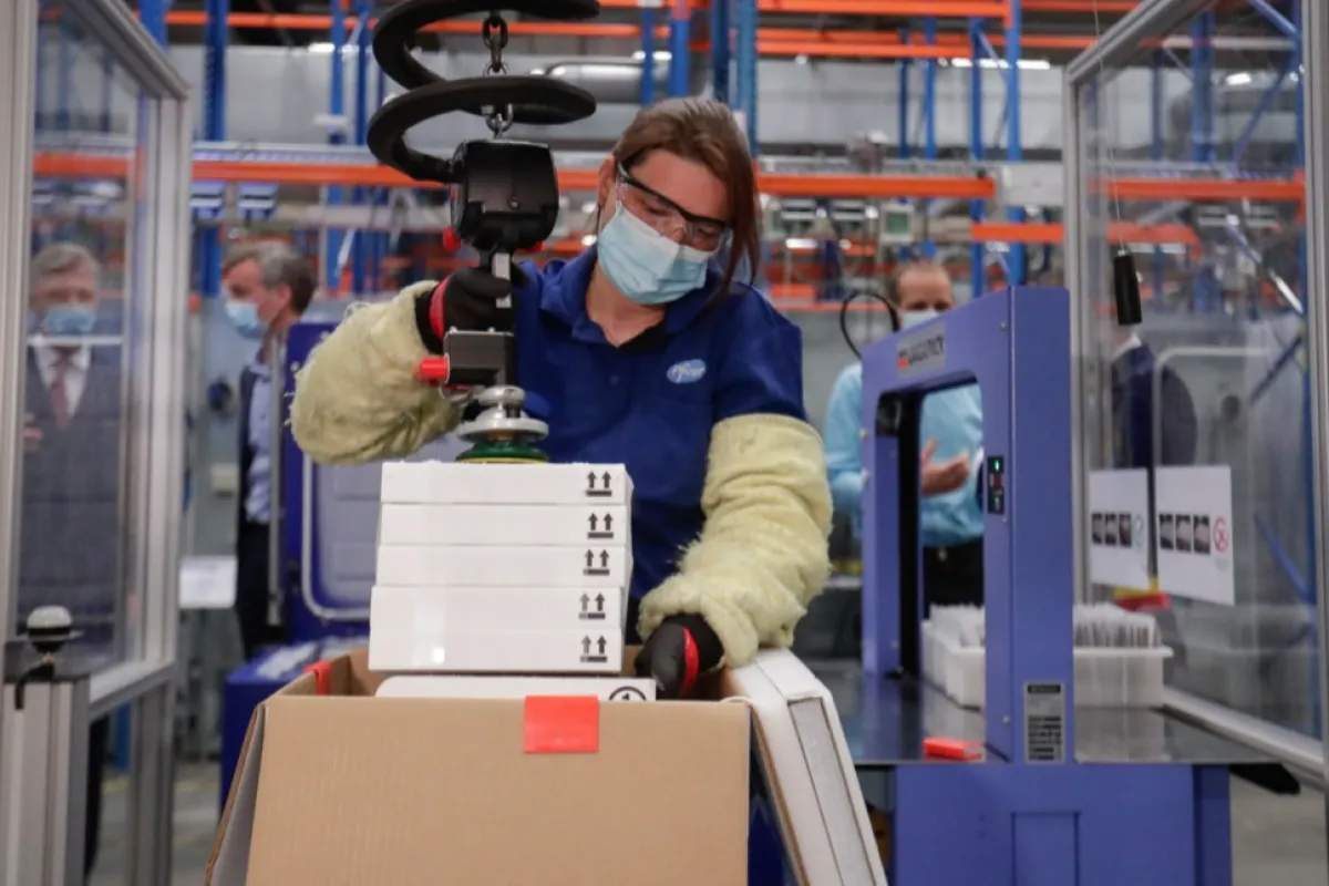 FAKE NEWS: Vaccinurile ARNm le provoacă femeilor dizabilități fizice