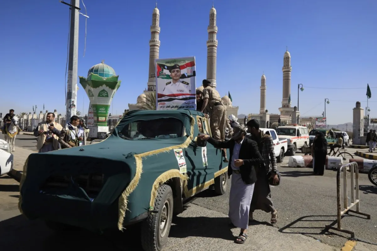 O rachetă a rebelilor houthi din Yemen a lovit o navă americană