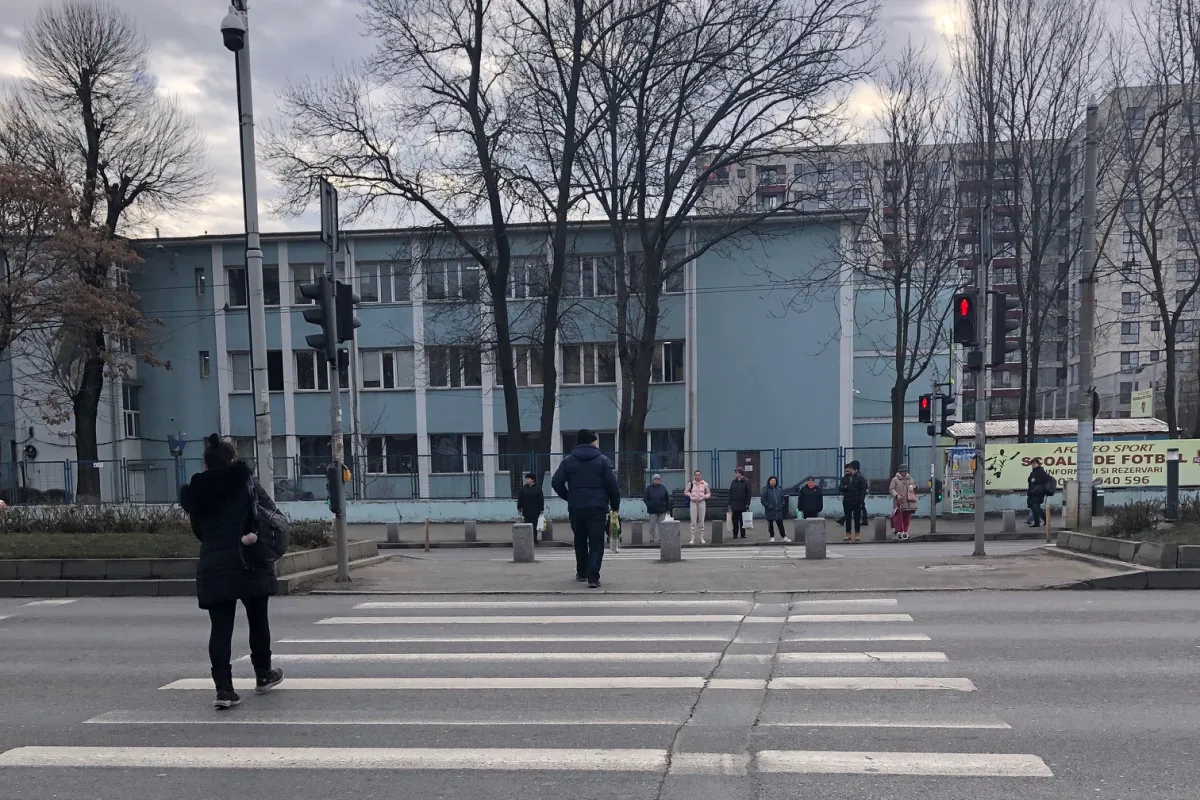 Mai mult de jumătate dintre copiii din România vor să se stabilească în străinătate