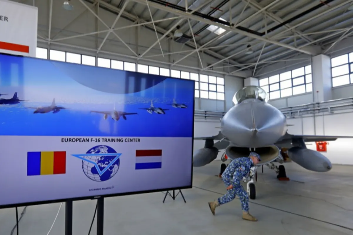 Șapte piloţi români se pregătesc la Centrul de Instruire pentru piloții de aeronave F-16 de la Fetești
