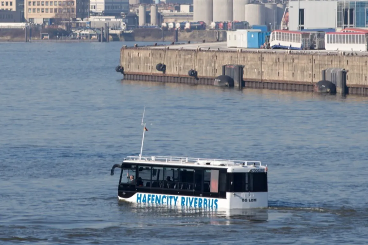 Un autobuz amfibie va transporta pasageri peste Dunăre între România și Bulgaria