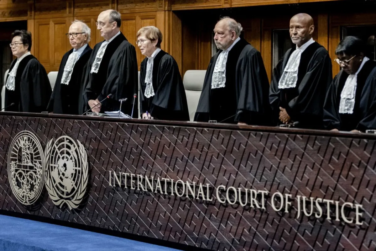 Judecătorii conduși de președintele Joan Donoghue (C) înainte de pronunțarea Curții Internaționale de Justiție într-un proces pe care Ucraina l-a intentat împotriva Rusiei la Haga, Țările de Jos, 31 ianuarie 2024.