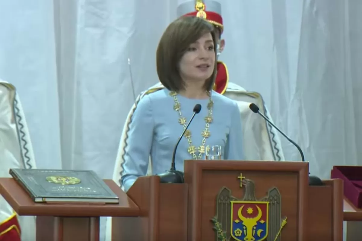 Au ajuns în Republica Moldova primele doze de vaccin contra COVID-19, livrate de la București