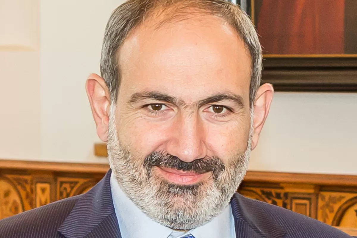 Protestatari armeni au forţat intrarea într-o clădire a guvernului din Erevan, pentru a cere demisia premierului Nikol Paşinian