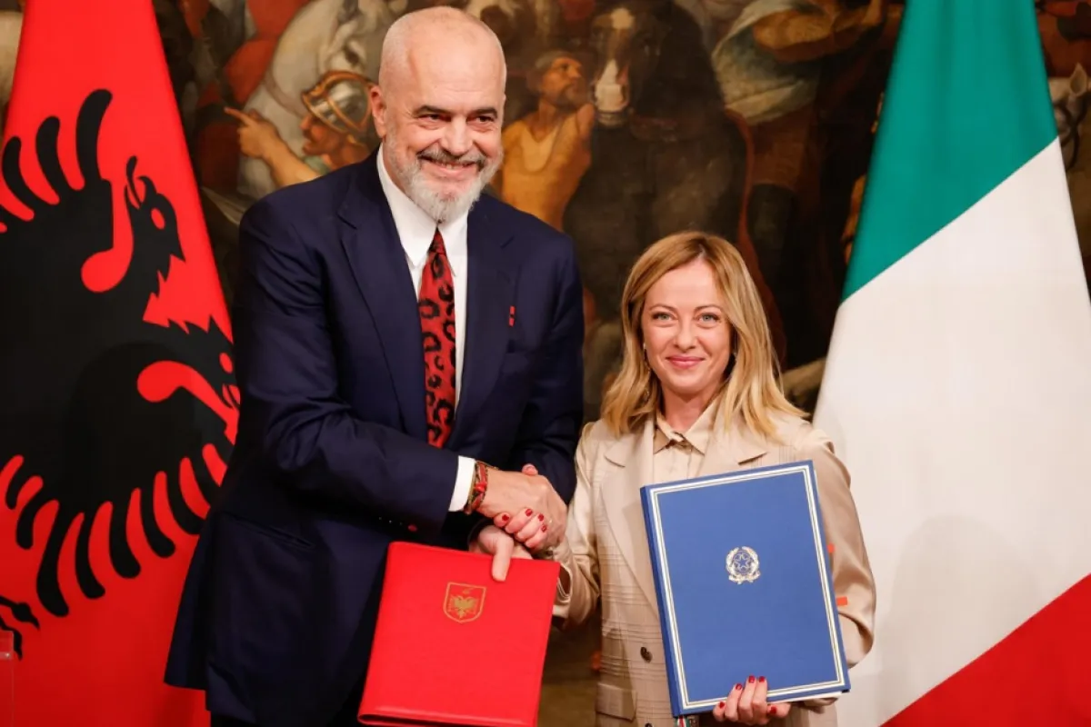 Albania aprobă acordul cu Italia pentru construirea de centre pentru migranţi