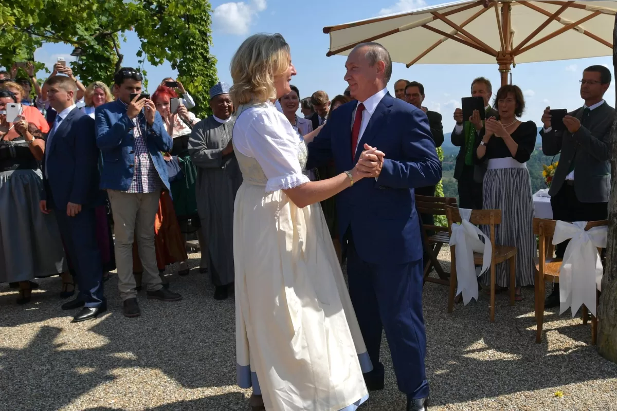 Guvernul rus a propus-o pe fostă şefă a diplomaţiei austriece, Karin Kneissl, pentru un loc în consiliul director al gigantului petrolier Rosneft PJSC