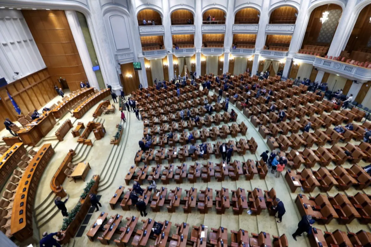 Deputaţii opoziției au depus o moţiune simplă împotriva ministrului Finanţelor