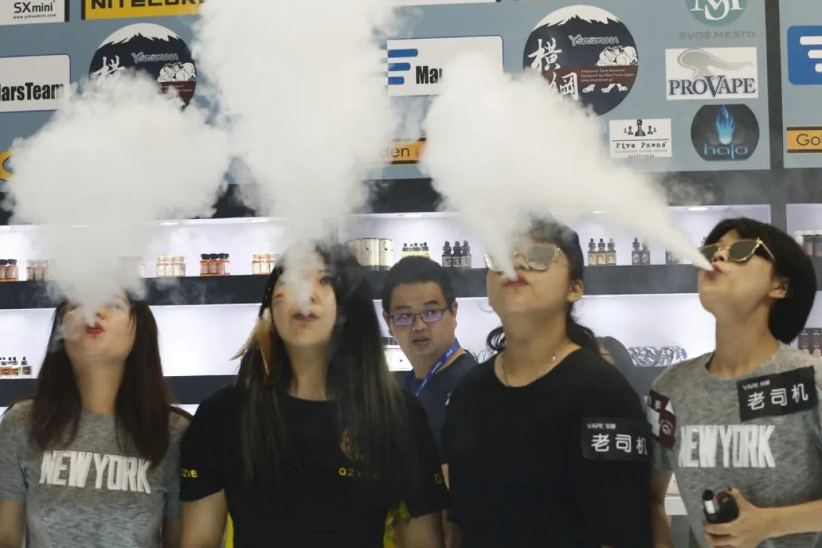 Camera Deputaților a votat legea care interzice vânzarea țigărilor electronice către minori