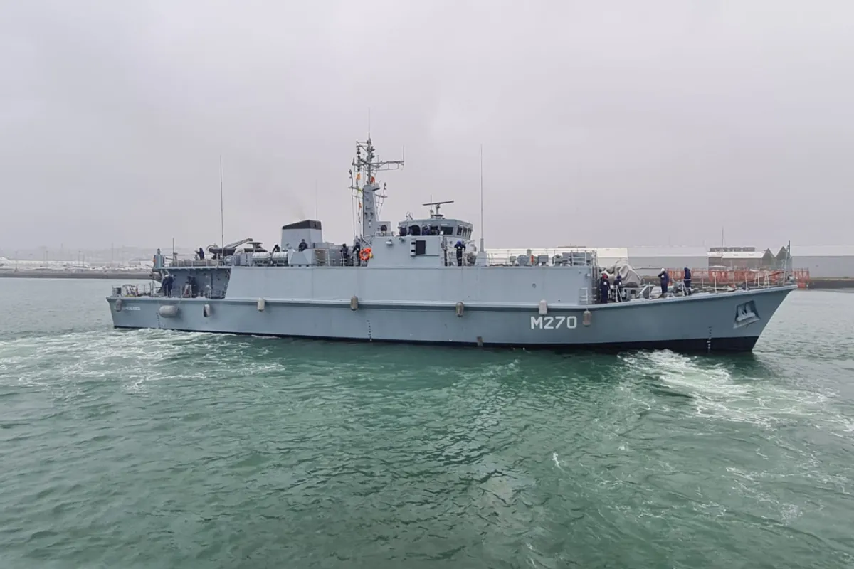 Vânătorul de mine M 270 „Sublocotenent Ion Ghiculescu”, din dotarea Forțelor Navale Române.