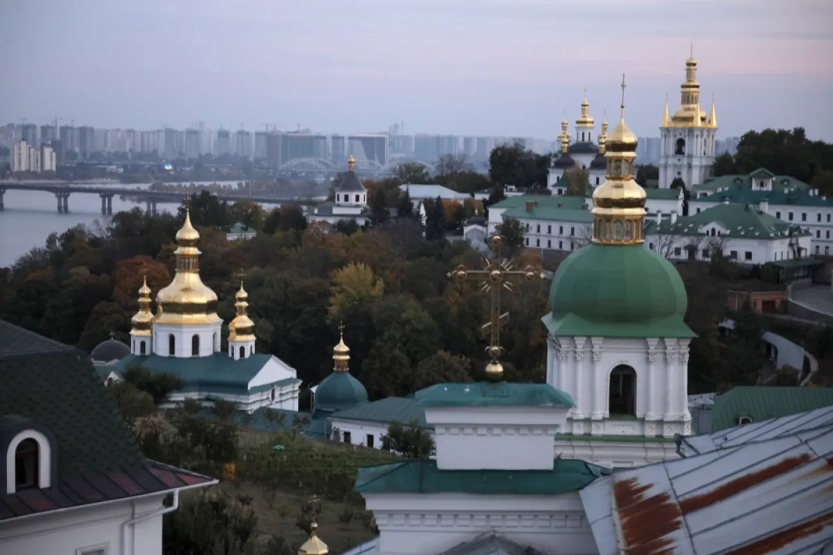 O vedere generală a mănăstirii Lavra Pecerska (Lavra Peşterilor) din Kiev, Ucraina, 19 octombrie 2023.