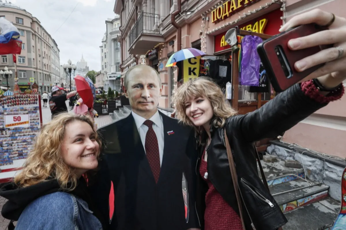 Președintele rus, Vladimir Putin, și-a omagiat luptătoarele de pe frontul din Ucraina