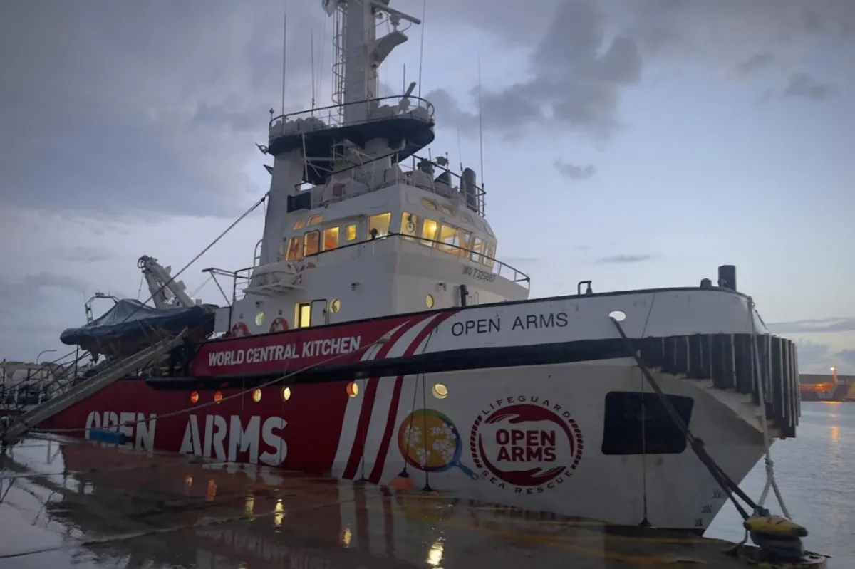 O primă navă încărcată cu ajutoare umanitare este pregătită să plece către Fâșia Gaza