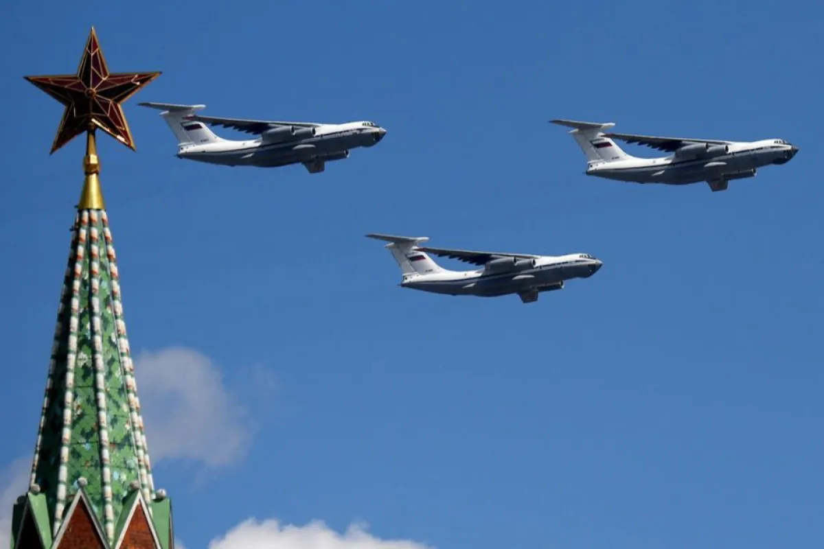 Un avion militar rusesc, cu 15 oameni la bord, s-a prăbuşit la nord-est de Moscova