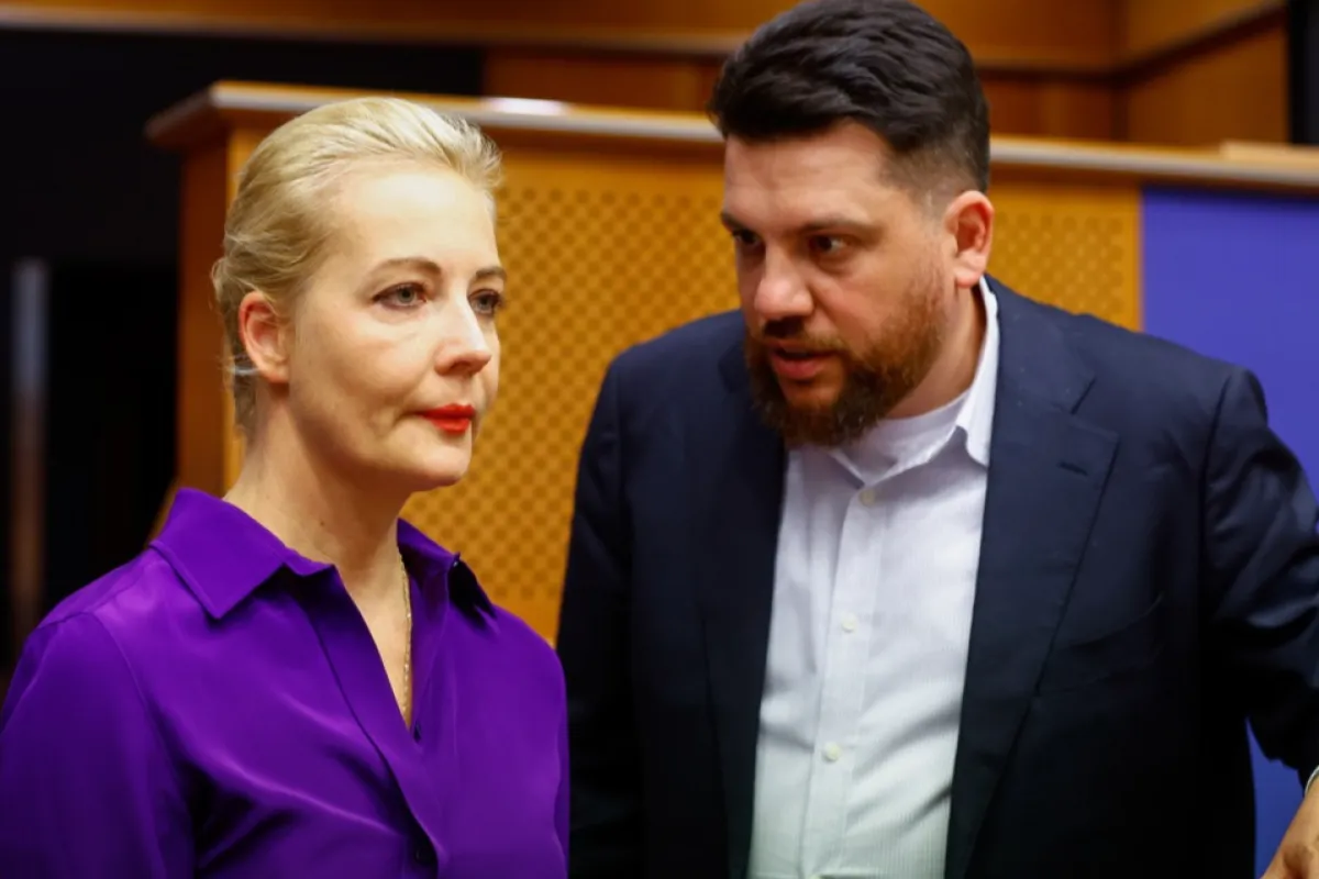 Soția lui Alexei Navalnîi, Iulia și Leonid Volkov, șeful de cabinet al lui Navalnîi și președintele Fundației sale Anticorupție participă la evenimentul comunității Saharov de la Parlamentul European din Bruxelles, Belgia, 28 septembrie 2022.