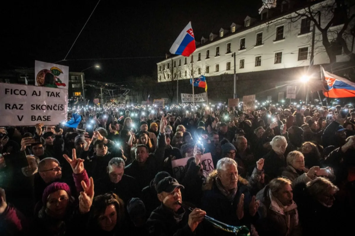 Proteste în Slovacia din cauza politicii guvernului de apropiere față de Rusia