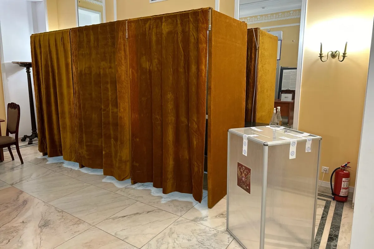 Secția de votare nr. 8261 pentru alegerile prezidențiale din Rusia, din incinta Ambasadei Rusiei la București, România, 17 Martie 2024.