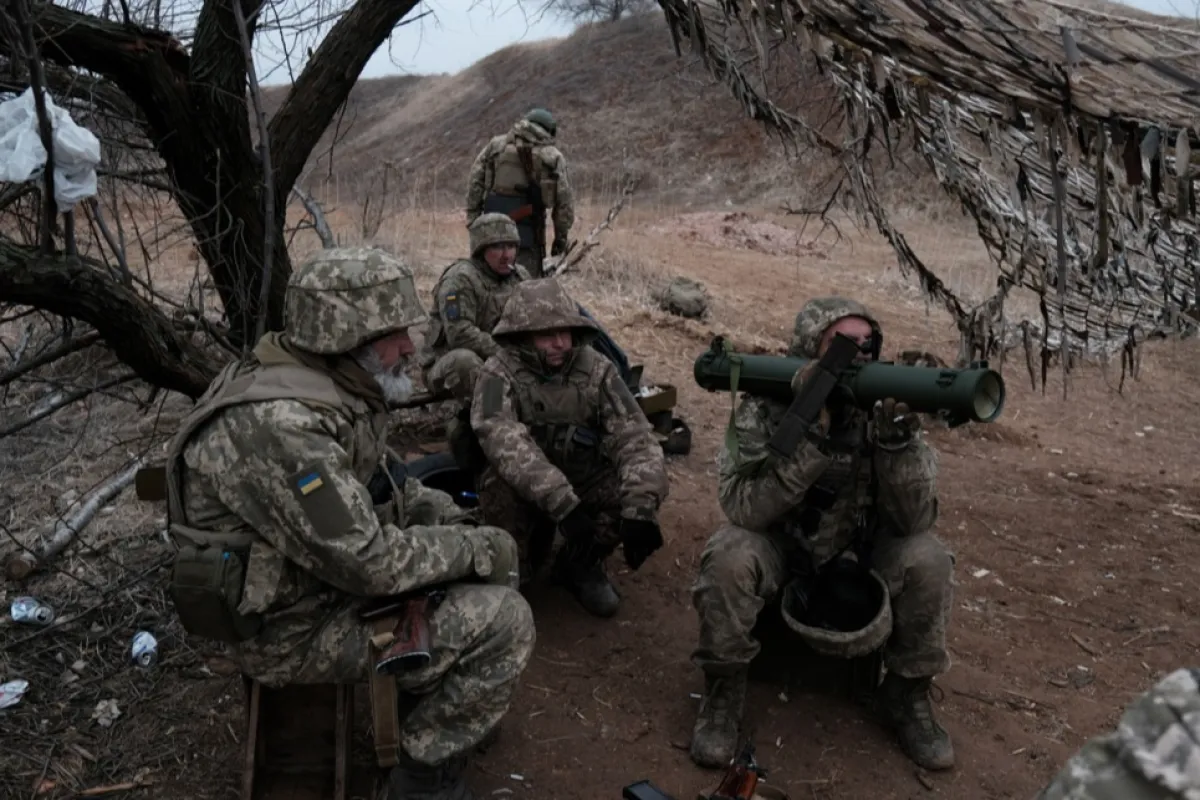 Recruți ucraineni sunt instruiţi într-o locație nedezvăluită din regiunea Donețk pentru a-și finaliza formarea ca infanterişti ai Brigăzii Armatei 22 a Ucrainei, Donețk, Ucraina, 15 martie 2024.