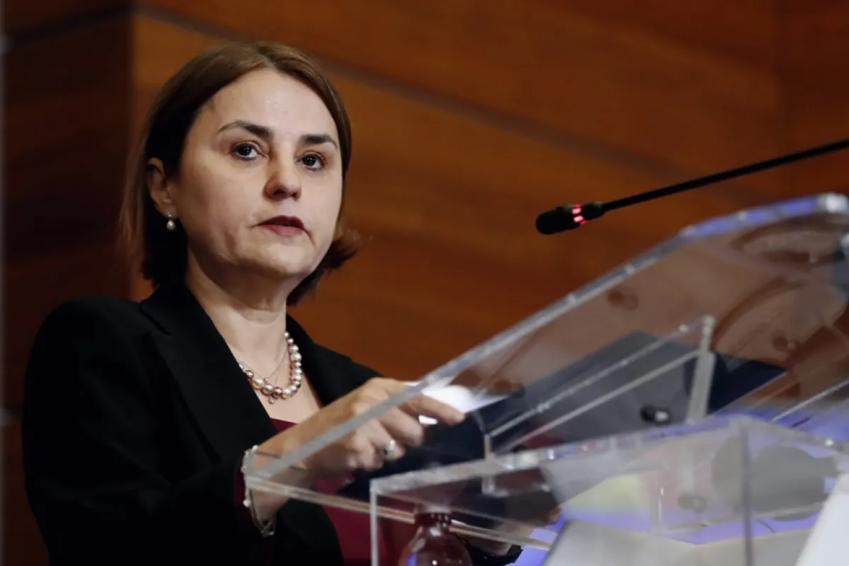 Ministrul român de externe Luminița Odobescu ține un discurs în cadrul unei conferințe de presă la sediul Ministerului de Externe al României din București, România, 6 noiembrie 2023.