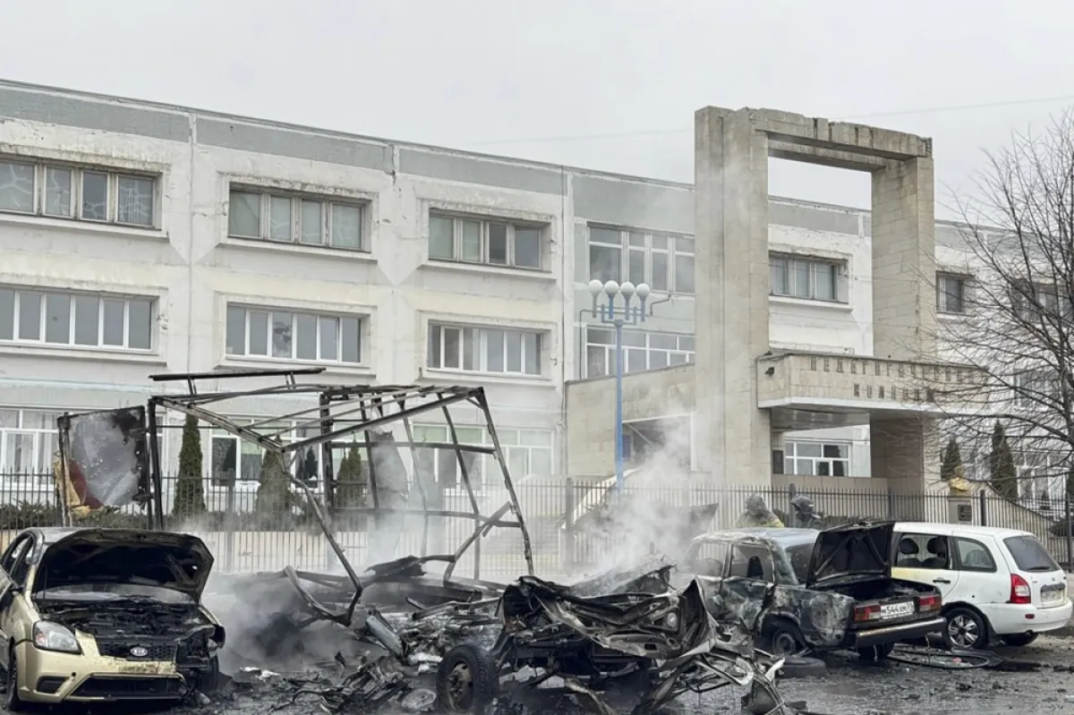 O poză pusă la dispoziție de guvernatorul regiunii Belgorod Vyacheslav Gladkov arată pagubele în urma unui bombardament în centrul orașului Belgorod, Rusia, 16 martie 2024.