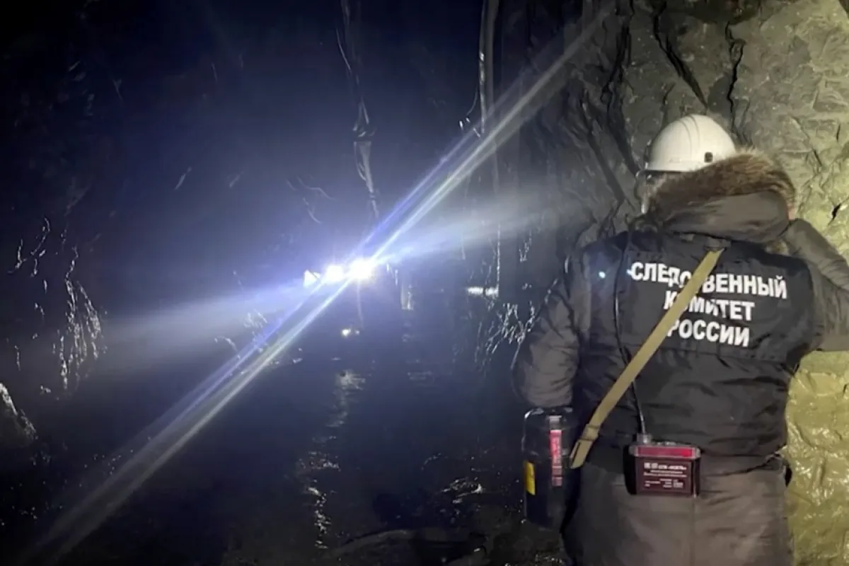 Rusia: 13 mineri blocați în subteran