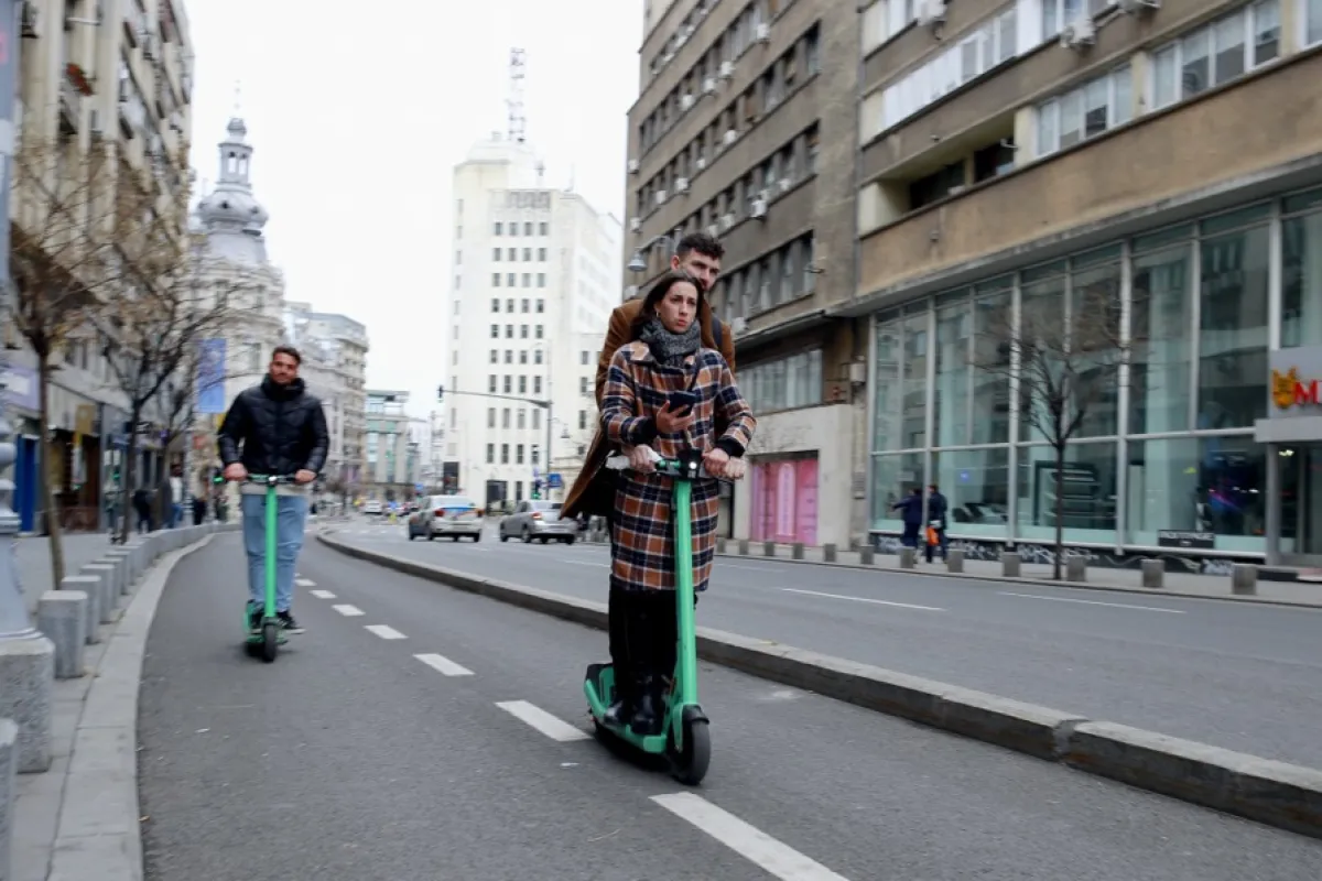 Tinerii români sunt tot mai puțin interesați de politică