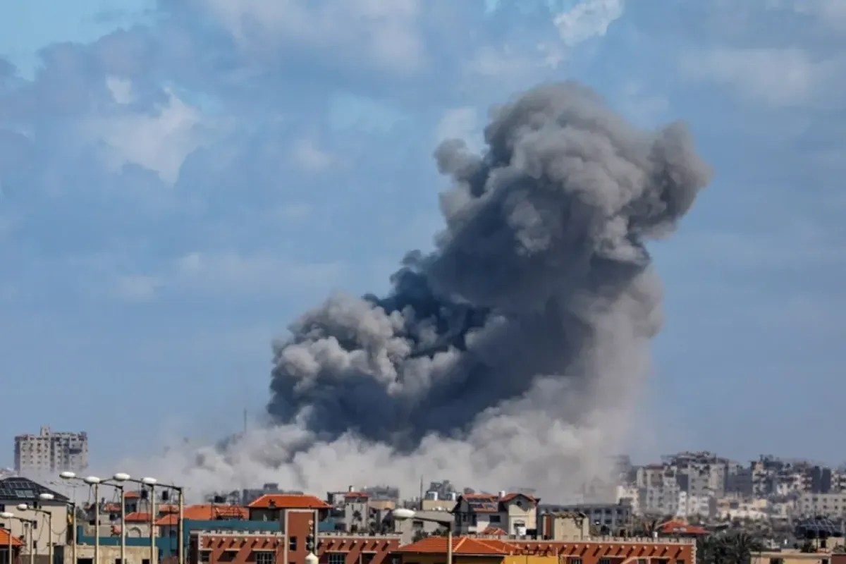 Zeci de morți în atacurile israeliene din nordul și sudul Fâșiei Gaza, potrivit Hamas