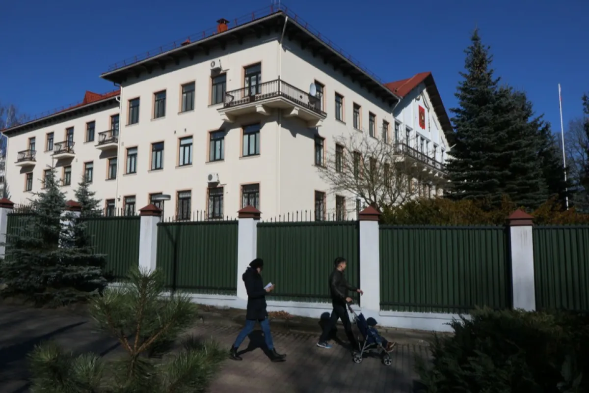 O vedere exterioară asupra Ambasadei Rusiei din Vilnius, Lituania, 24 martie 2018.