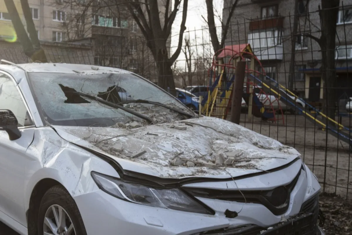 Daune la locul unui atac cu dronă asupra unei clădiri rezidențiale din Dnipro, regiunea Dnipropetrovsk, sud-estul Ucrainei, 23 februarie 2024