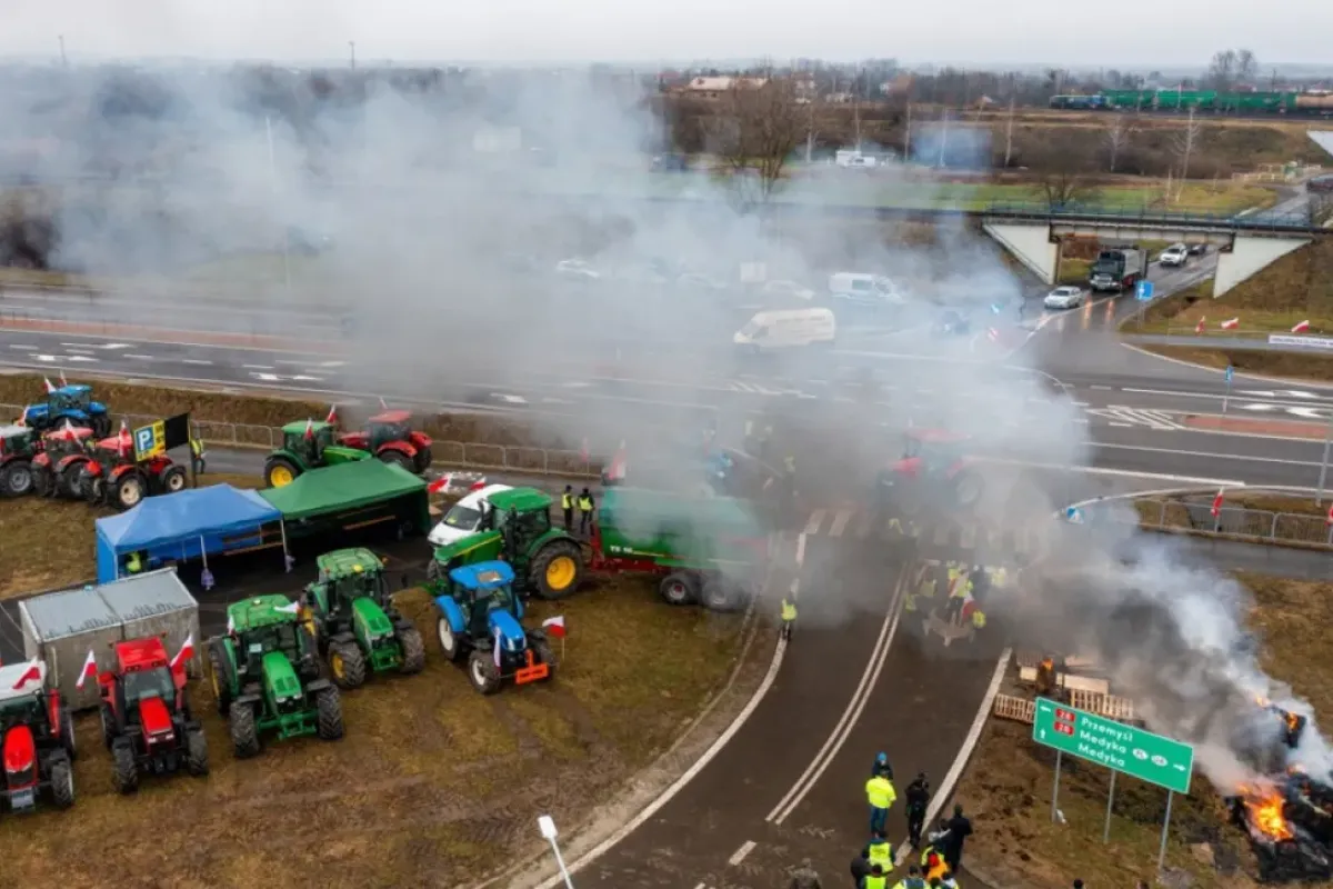 Au scăzut drastic exporturile ucrainene pe şosea în urma protestelor fermierilor din Polonia