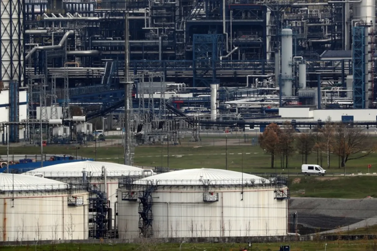 O vedere a Gazpromneft MNPZ Moscow Petroleum Refinery JSC din Moscova, Rusia, 27 octombrie 2022.